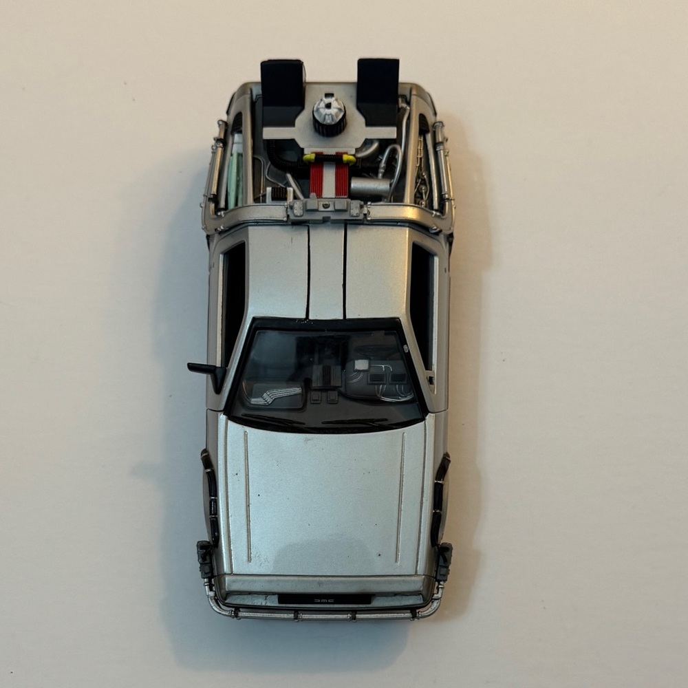 WELLY No.2441 Back to the Future 2 DeLorean Uniersal Studios U-Drie 1/24 - Picture 3 of 12